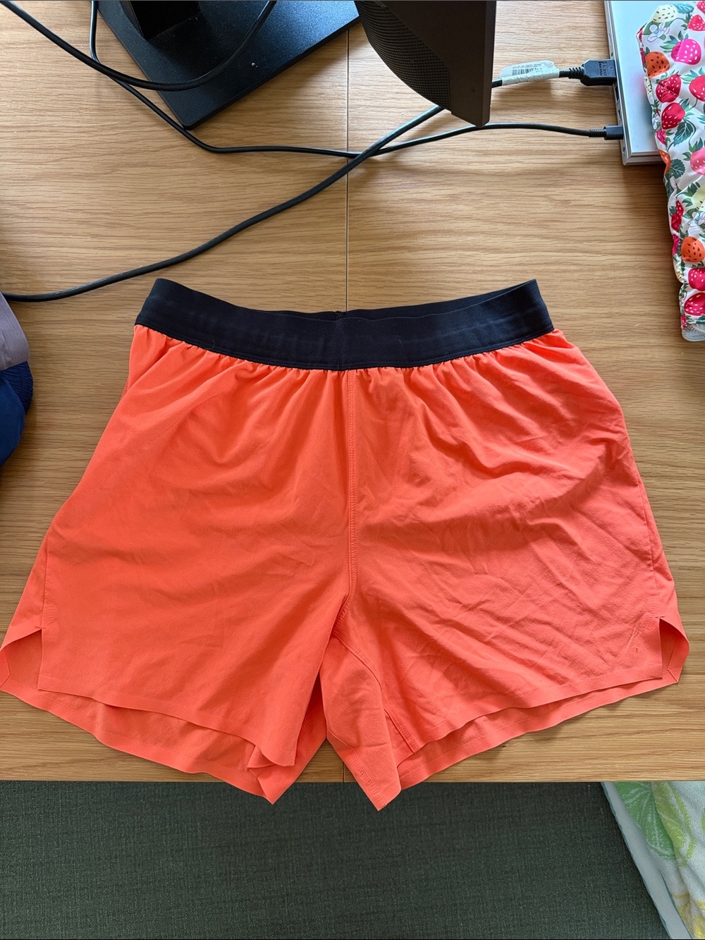 Men’s 5” running shorts, small
